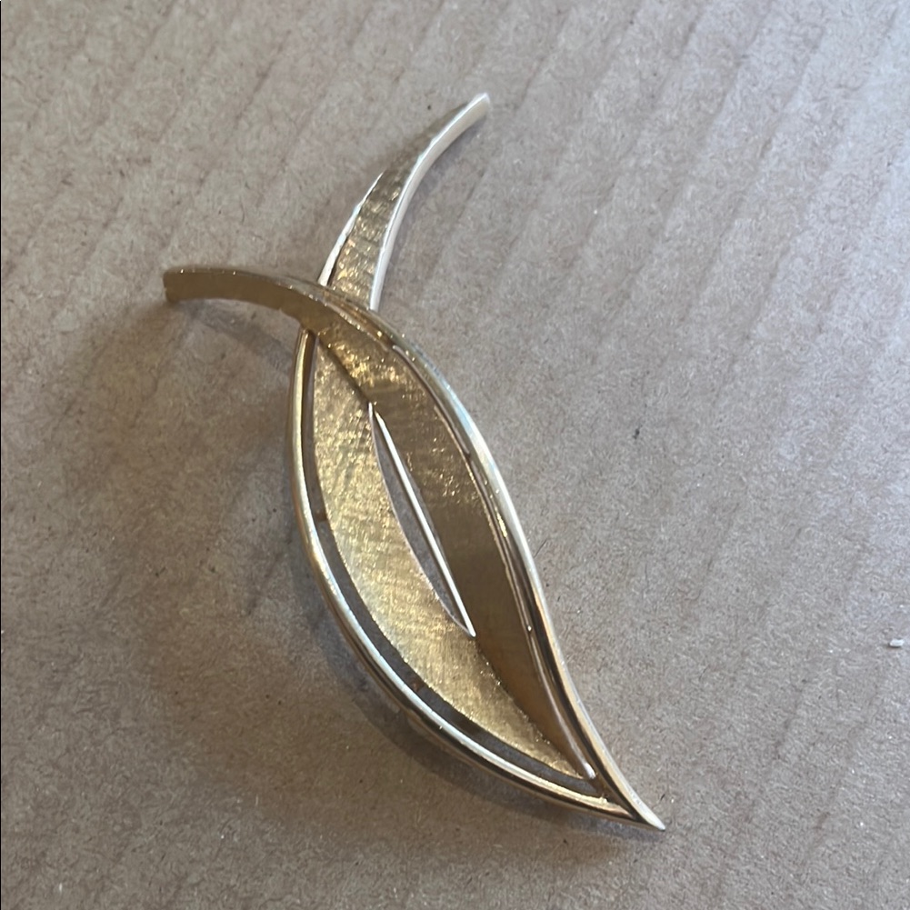 Vintage Boucher Number And Stamped Goldbrushed Leaf Brooch